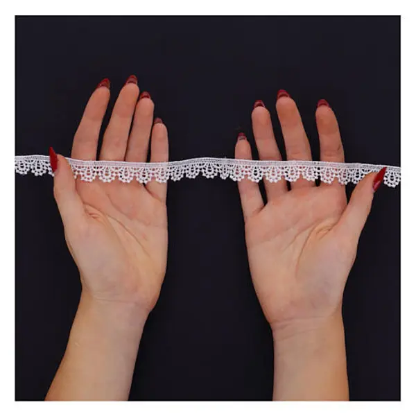 Ourlet en dentelle blanc avec petits points macramé 2 cm euros/m